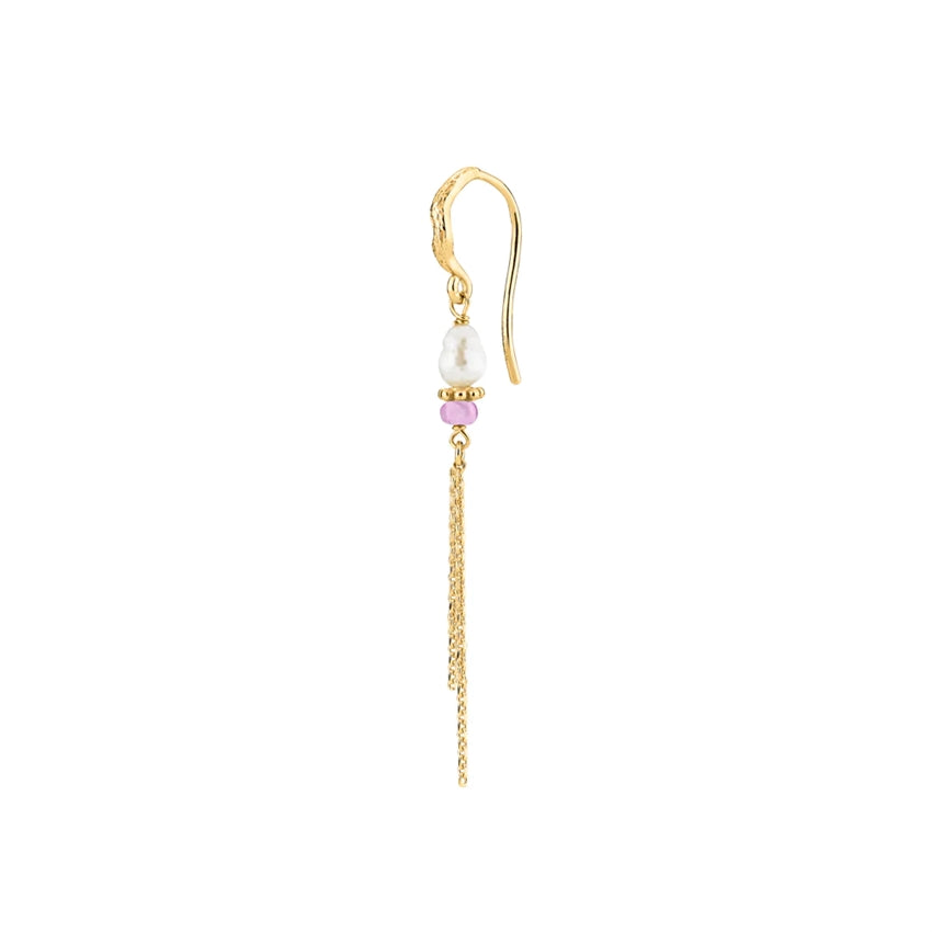 Betty ørering fra Sistie i 18 karat forgyldt sølv med ferskvandsperle, pink seed perle og forgyldt blomsterperle.